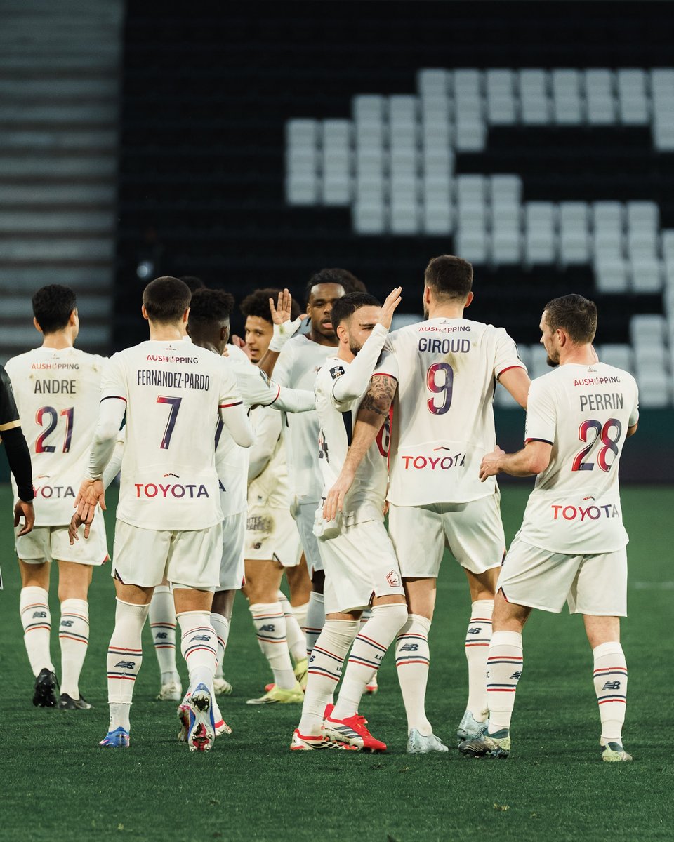 losclive's tweet photo. 𝑬𝒏𝒔𝒆𝒎𝒃𝒍𝒆 ⚔️
Prochain rendez-vous en @Ligue1 : Nantes à la maison 👉 https://t.co/mMpleVXtUn
#SCOLOSC https://t.co/jYp0UB0Fxd