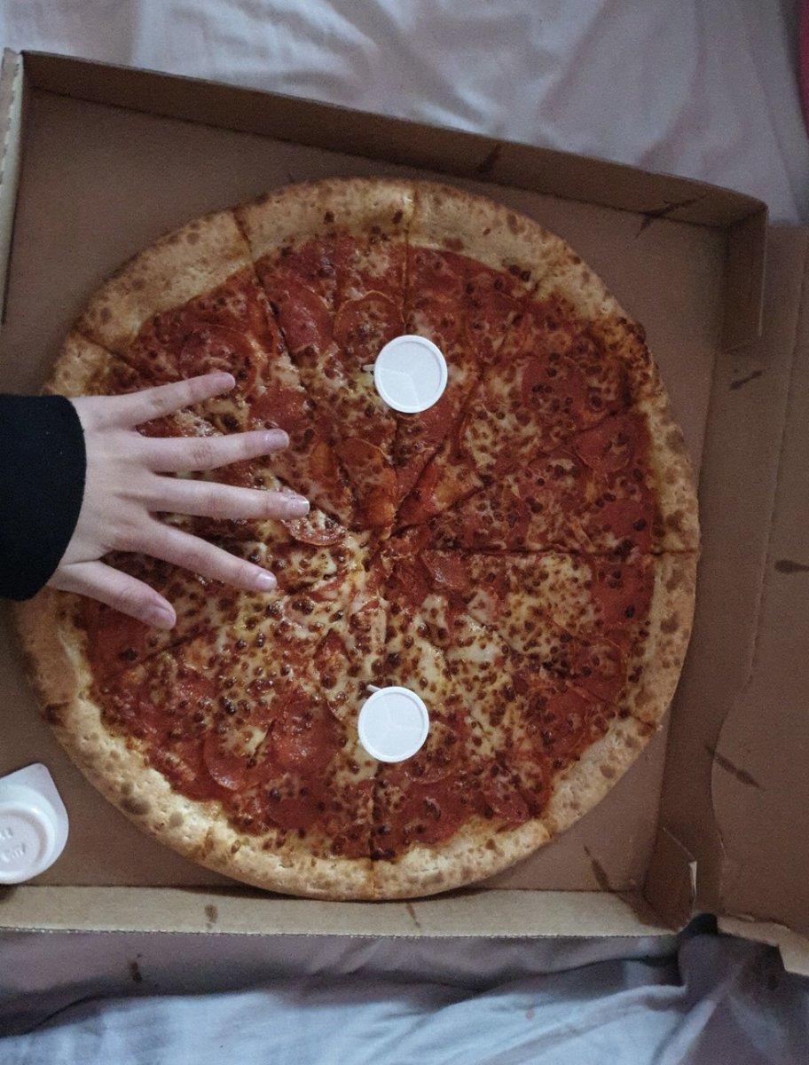 tanka_lolx's tweet photo. guys i did NOT order this https://t.co/ZPE3L1FoDK