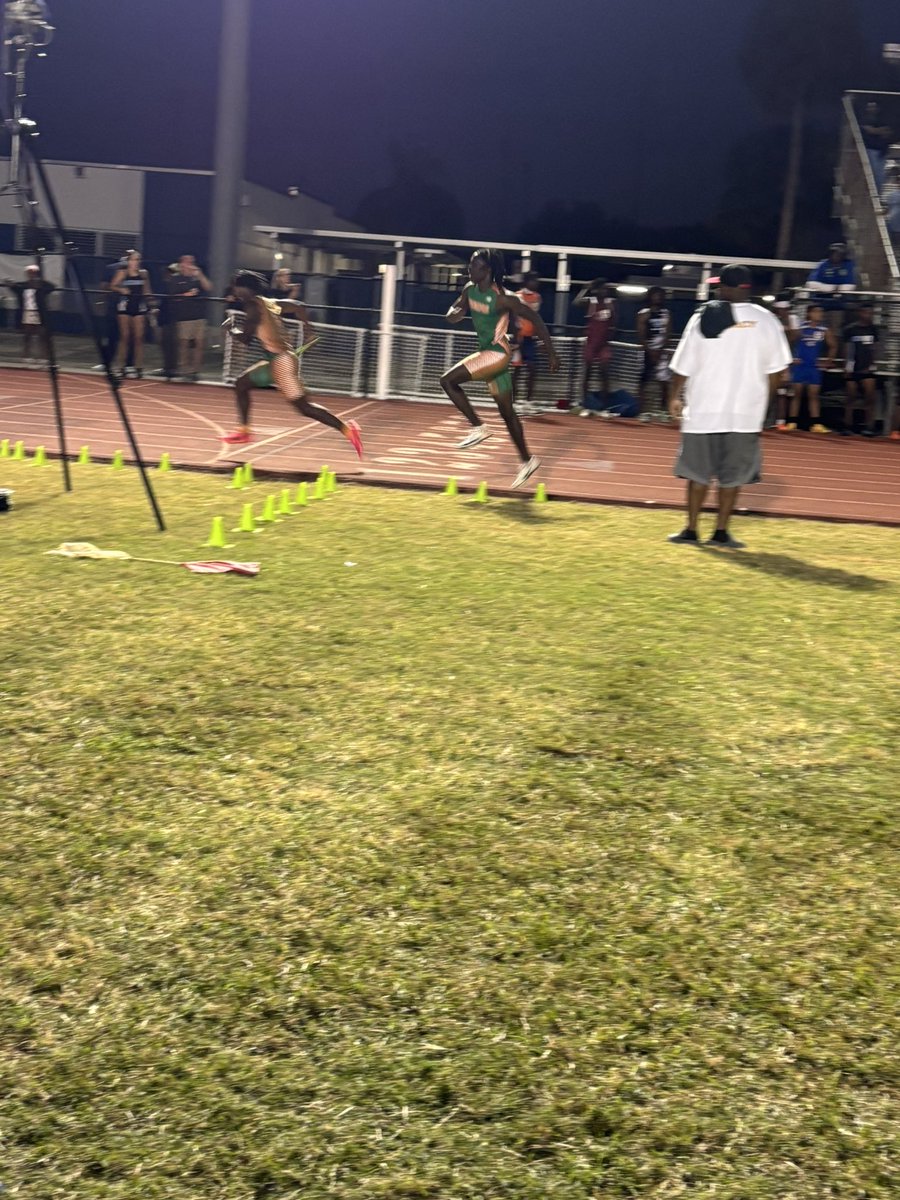 blanche_ely's tweet photo. BEHS Tigers ran at the Rocky Gillis Legacy Kickoff Classic at Coral Springs High School. It was a great showing for the Tigers!
#TrackSeason #TigersRun🏃♀️🏃♂️💨 https://t.co/Pek3l8Y2gI