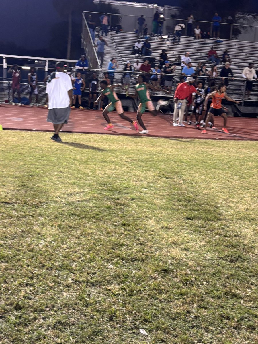 blanche_ely's tweet photo. BEHS Tigers ran at the Rocky Gillis Legacy Kickoff Classic at Coral Springs High School. It was a great showing for the Tigers!
#TrackSeason #TigersRun🏃♀️🏃♂️💨 https://t.co/Pek3l8Y2gI