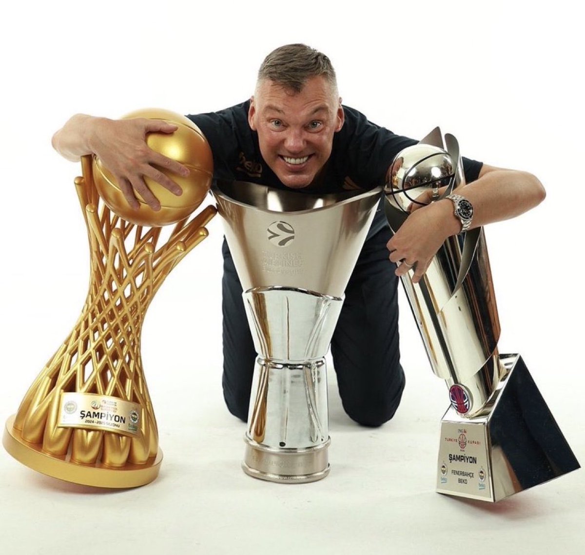 Saras Jasikevicius, Fenerbahçe Beko ile 26 ayda 7 kupa kazandı.
🏆 1 EuroLeague
🏆 2 Basketbol Süper Ligi
🏆 3 Türkiye Kupası
🏆 1 Cumhurbaşkanlığı Kupası