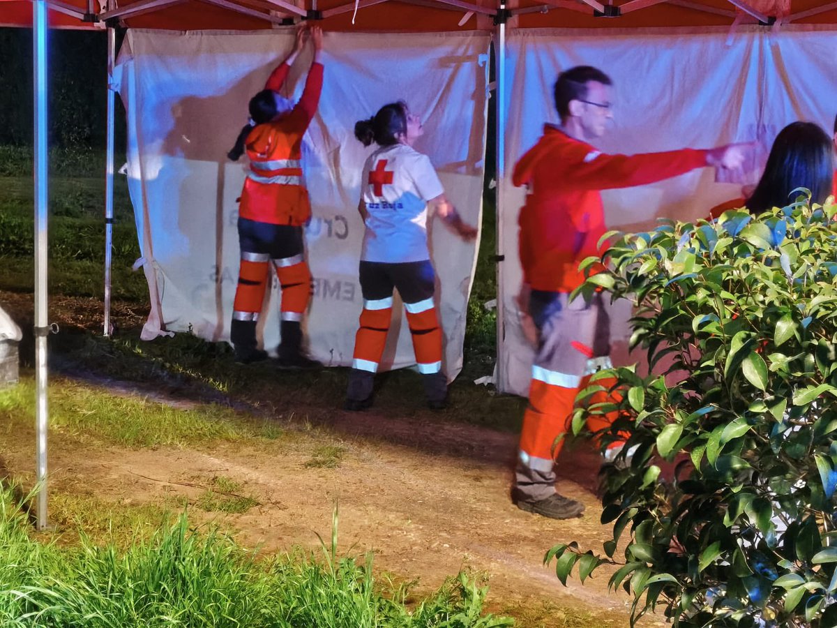 Como respuesta sanitaria inicial, desde <a href="/CRE_Emergencias/">Cruz Roja Emergencias</a> hemos movilizado 1 Ambulancia Medicalizada, 3 Ambulancias SVB, 1 VIR y un Puesto Médico Avanzado.