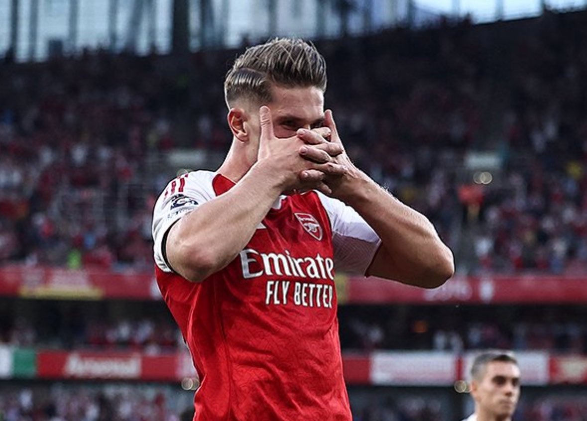 FabrizioRomano's tweet image. ❤️🤍 Gyökeres: “We can do even better, I’m sure. I was involved a lot. When you get to know the players around you better, it makes a difference”.

“I always try to come in with my attributes and help the team”.