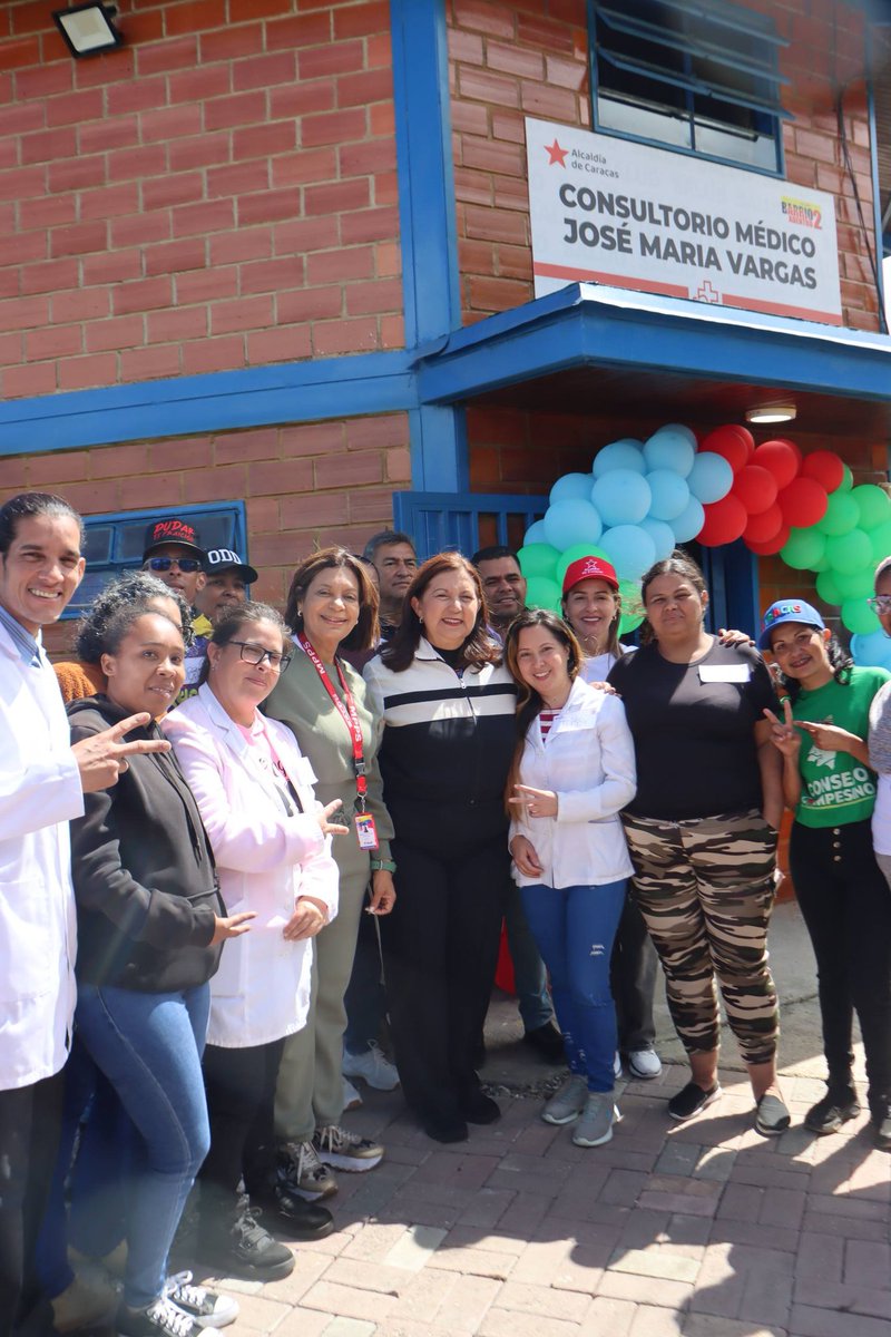 vdanielm10's tweet photo. Así quedó el consultorio médico José María Vargas, en El Junquito, y lo reinauguramos este #21Feb, compartiendo la especial alegría de quienes integran el consejo comunal Mi futuro.
Esta instalación está ubicada en el kilómetro 16 de la parroquia.
No nos detenemos.
#Caracas https://t.co/O1mw2UrqPj