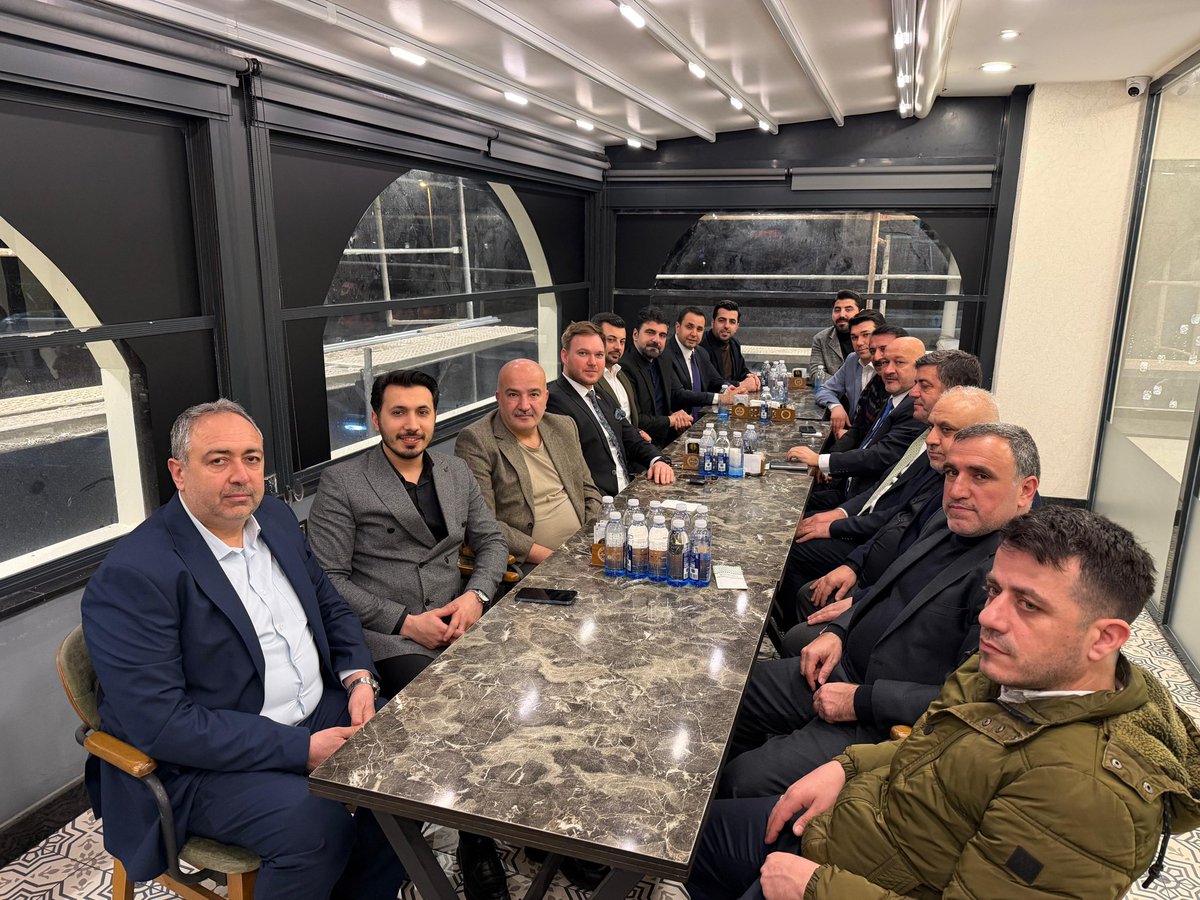 Sultangazi 'de iftar programı sonrasında, kıymetli hemşehrilerimizle bir araya gelerek hasbihal ettik.

Ramazan’ın bereketini aynı sofrada paylaşmanın huzurunu yaşarken; memleketimize dair meseleleri, şehrimizin yarınlarını ve birlik ruhumuzu istişare etme imkânı bulduk.

Nerede