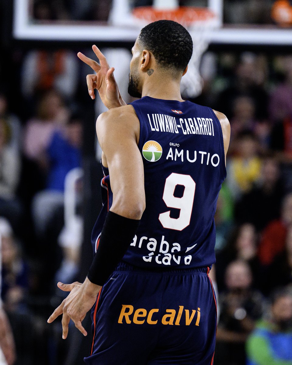 ⭐️ Con ustedes...

El jugador de <a href="/Baskonia/">Kosner Baskonia</a> con MÁS PUNTOS ANOTADOS en una FINAL de #CopaACB.

TIMOTHÉ LUWAWU-CABARROT ya ha superado los  25 puntos de Velimir Perasovic en 1994, y todavía queda un cuarto.

¡BRUTAL! 👏

acb Photo/D.Grau