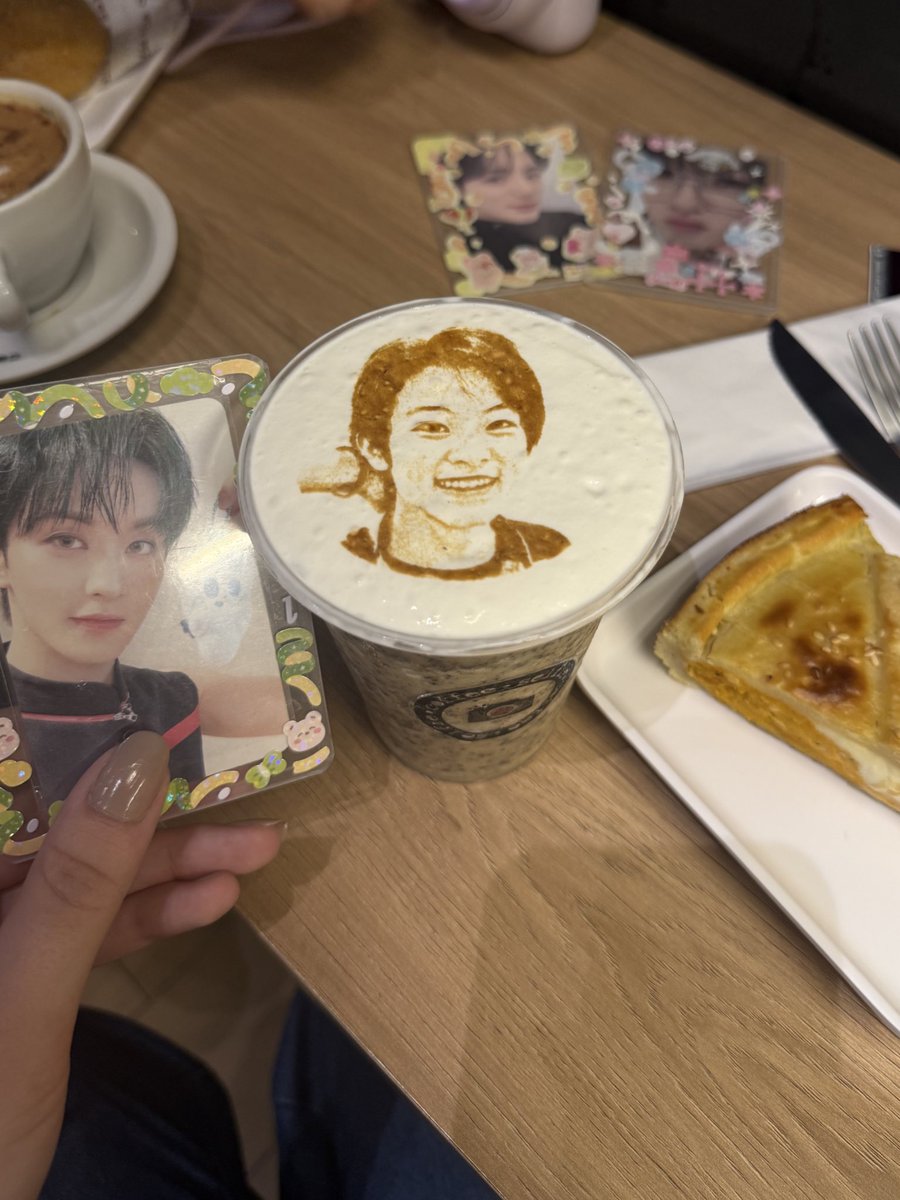 kuuromwi's tweet photo. por favor uma bebida sabor mark lee! https://t.co/BPpk24HEgf