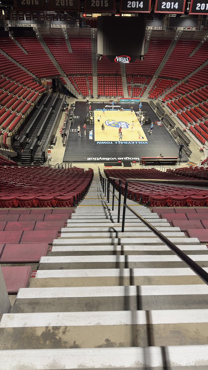 Coach Saunders 🏐 tweet media