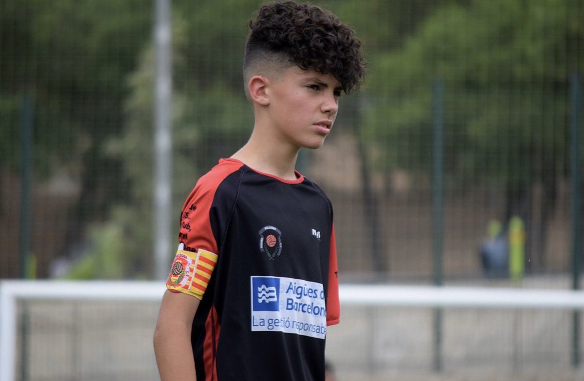 racingvallbona's tweet photo. 𝗟𝗔 𝗚𝗘𝗡𝗧𝗘 𝗗𝗘𝗟 𝗩𝗔𝗟𝗟𝗕𝗢𝗡𝗔

2019 → 2026 | Brian, entrenador del S11 y exjugador del club. 

Siete años después, sigue defendiendo este escudo.

Porque hay lugares donde juegas… y lugares donde te quedas.

#ThisIsVallbona | #NouBarris https://t.co/s2GkXyi6Qr