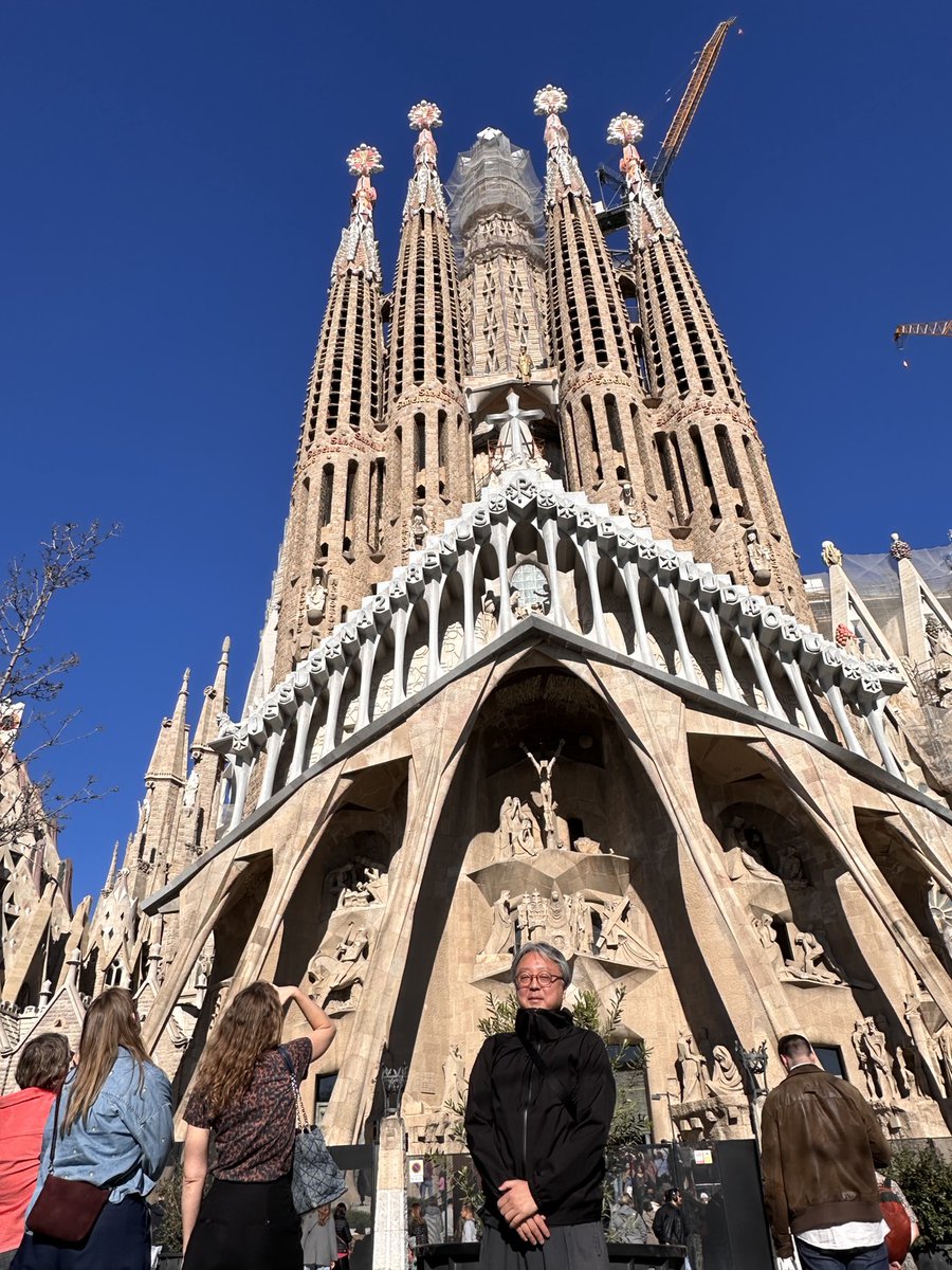 gakudosha's tweet image. ¡Hola, Antoni Gaudí, Sagrada Familia!! 

p.s.イエスの塔が完成したばかりのサグラダファミリアへ。天に向かってそびえ立つその姿はバルセロナの青空に堂々と映え、街全体を見下ろすような威厳を放っていました。

#AntoniGaudí
#SagradaFamilia
#Barcelona
#アントニガウディ
#サグラダファミリア
