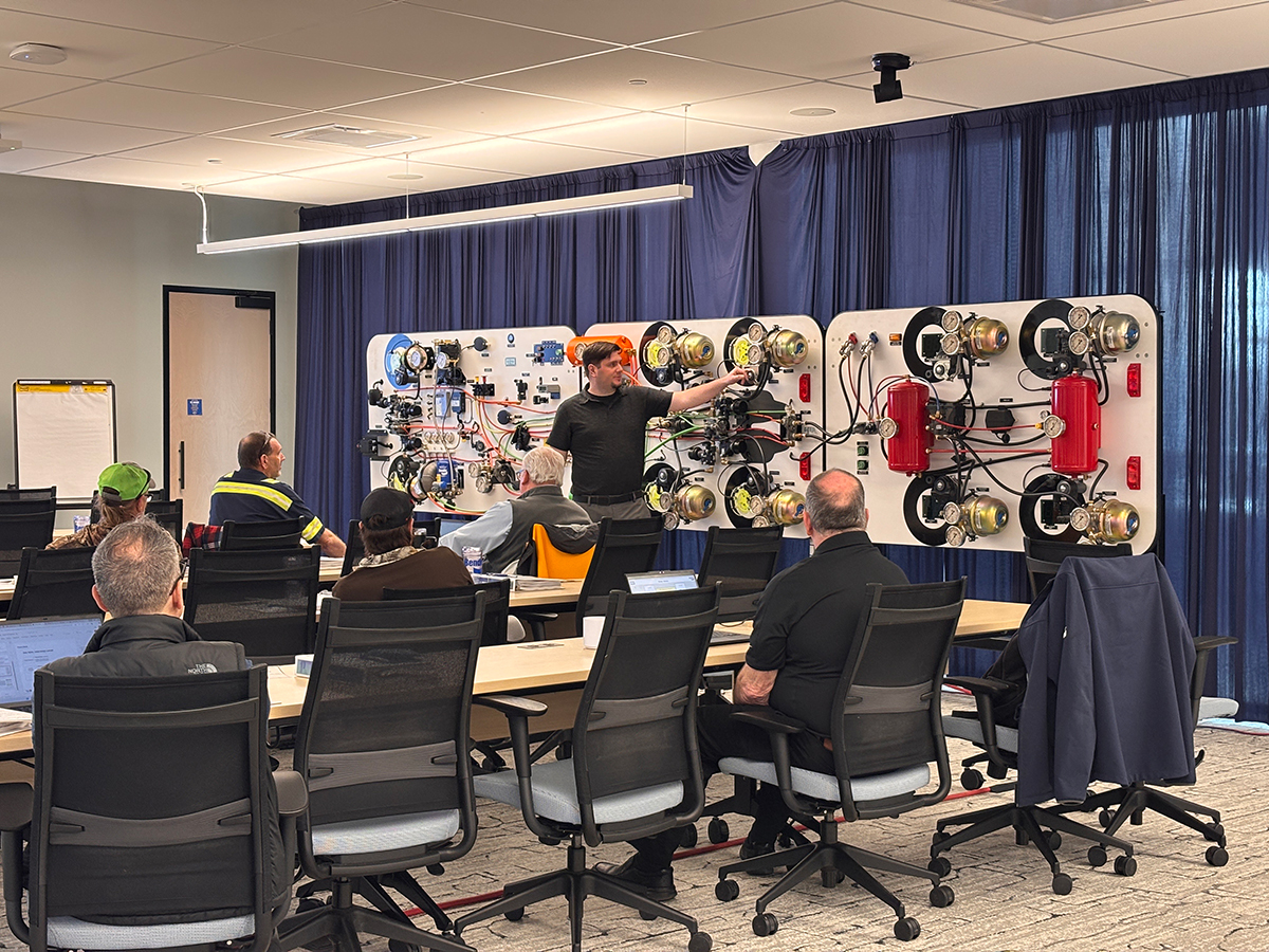 TrailerTec's tweet photo. Bendix Air Brake Training Class https://t.co/xW7rhrAcrS via @trailertec @Bendix_CVS https://t.co/NDWwHdyQNG
