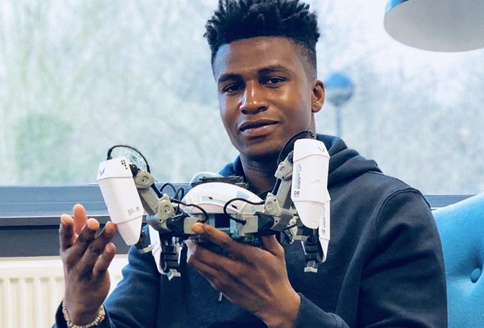 NigeriaStories's tweet photo. This Nigerian 🇳🇬robotics genius,Silas Adekunle, built a gaming robot that became a worldwide sensation &amp; made $7.5 million .This attracted a N360m investment by London Ventures,Apple now sells the robotics for $300 a piece,making Silas the top robotics engineer of the world https://t.co/MY4DfzHQGh