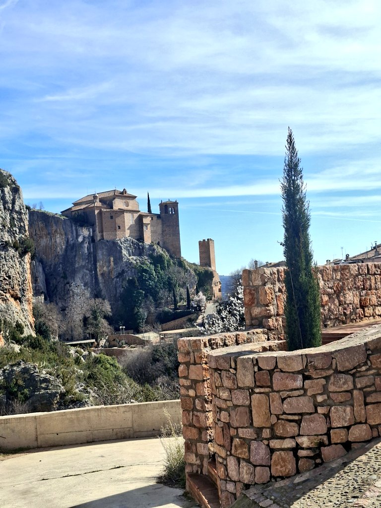 DavidArranzVox's tweet photo. En la Comarca del #Somontano.
Rutas de senderismo entre cañones, barrancos y pozas.
Puentes de Fuendebaños y Villacantal sobre el Río Vero, con sus aguas turquesas.
Puentes romanos y medievales.
#Asque
#PasarelasAlquézar https://t.co/Zwewbtq8jc