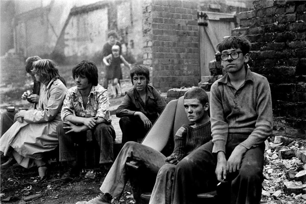 EFCevie's tweet photo. photographers like tish murtha done a great job at this. showing the sides of british life that the right love to ignore while she used her work to push for real change in parliament. 

everything looks nice when you only
show the rich side, your nostalgia is blinding you https://t.co/yjPH99v4NV