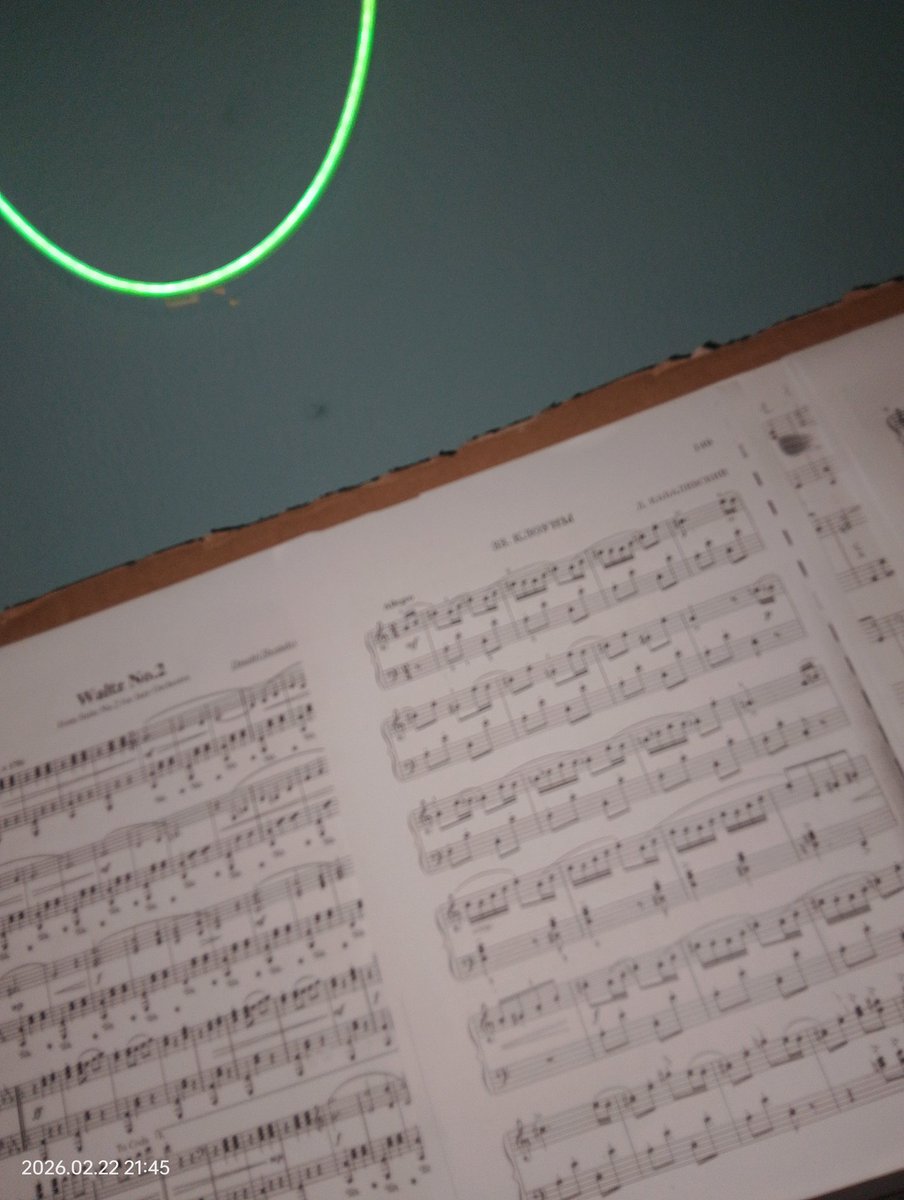 This is post 1 of the studio renovation... 

Piano + Led strip

Stay tuned on YouTube for the whole vlog