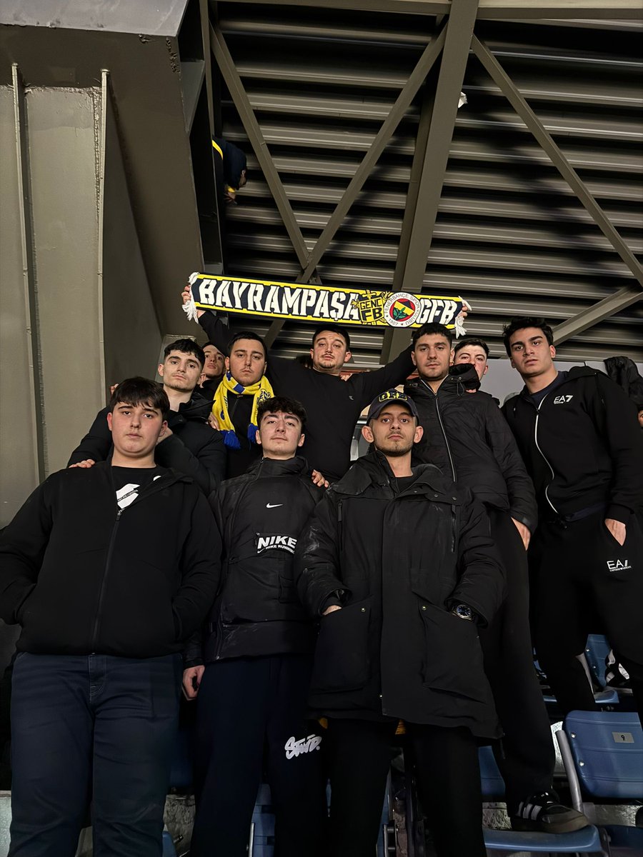 beşiktaş sen bizim köpeğimizsin

Fenerbahçe'mizi beşiktaş karşısında yalnız bırakmadık.

#BAYRAMPAŞAGFB