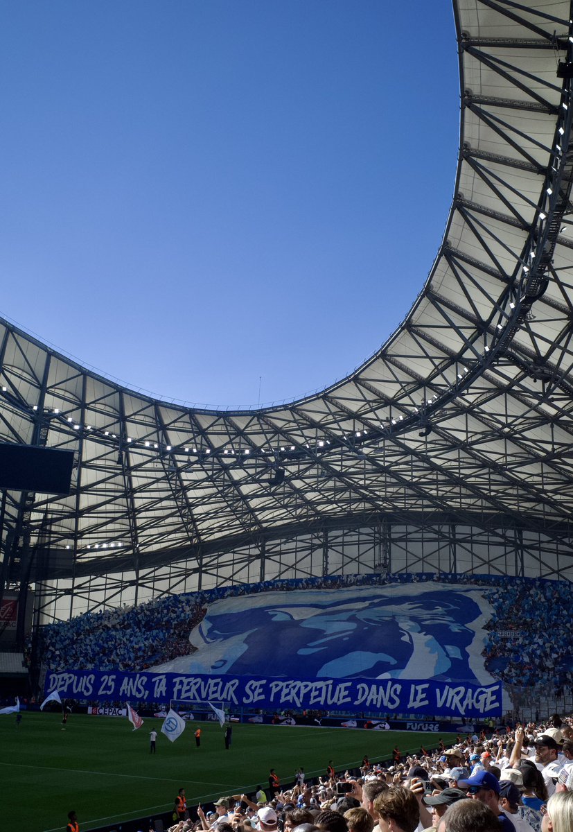 Cette anecdote folle d’A.Sauvan, dans son livre sur le Virage Sud 90-91. 🤯 🇫🇮

« Marc Hodoul (capo CU84) m’a raconté les débuts des ultras. Il dit qu’il y a même eu des pétitions des parties plus calmes du stade, qui disaient que le Virage faisait trop de bruit. »

Deux époques.