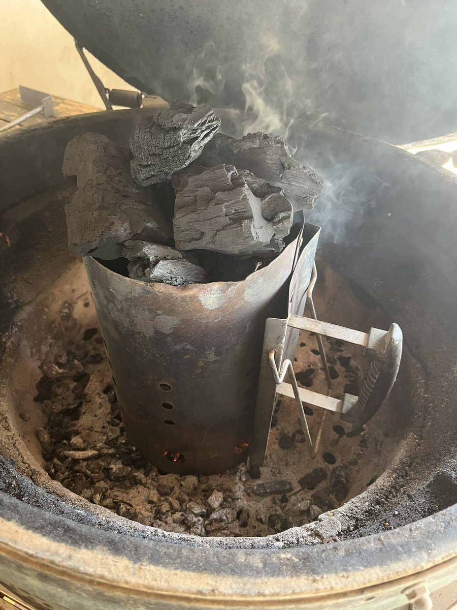 CiudadanoMex22's tweet photo. Se armó del desmadre en muchos lugares de Jalisco, y otras ciudades fuera de Jalisco, iba a salir, pero ya no.
Asi que mejor pongo el grill, y ya saben, grill sin cerveza es sopa Maruchan!!!
#BigGreenEgg
#PimientaRe100Molida
#Salmon https://t.co/j4QQvWuRaQ