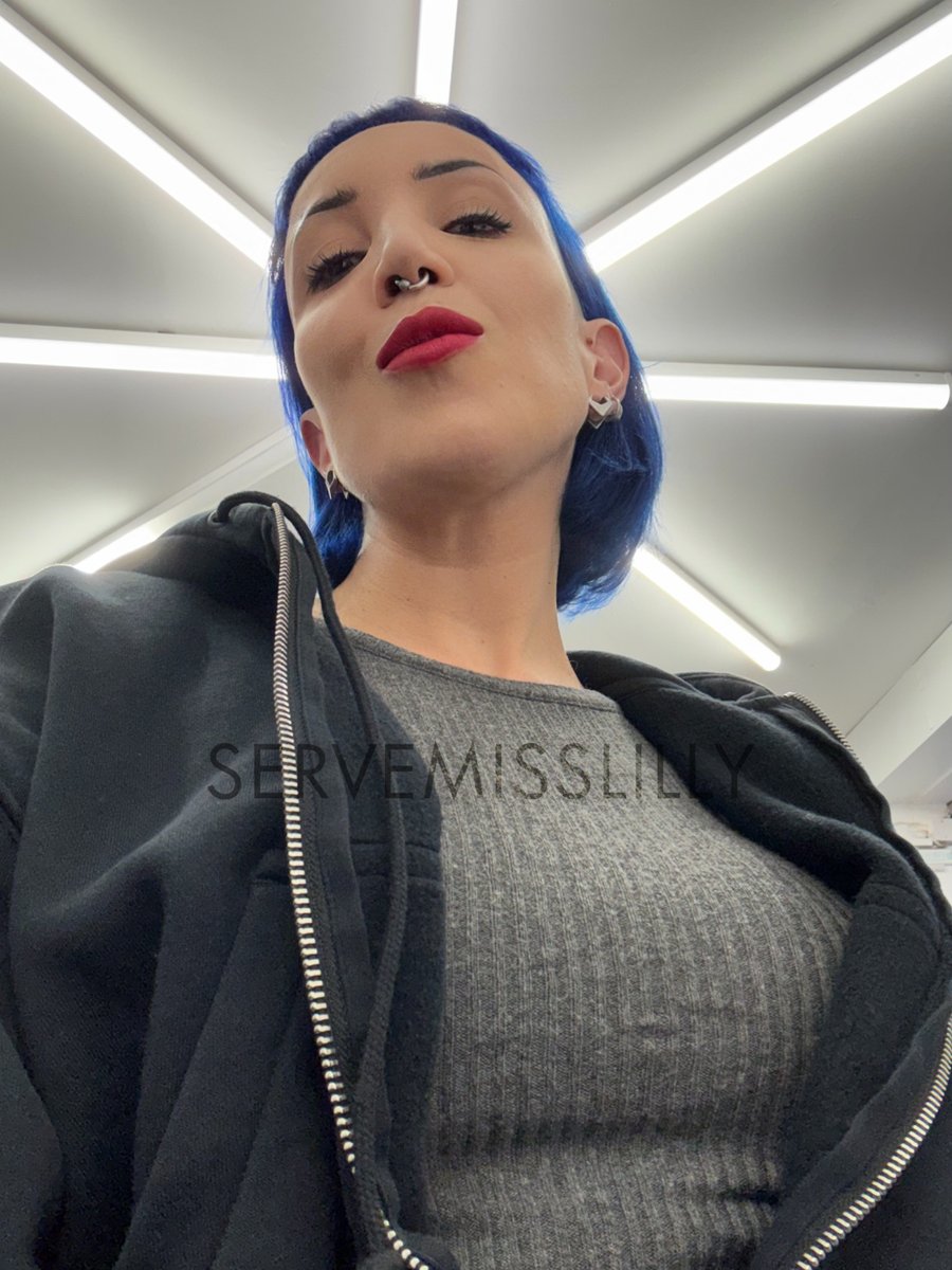 Miss Lilly Blue tweet media