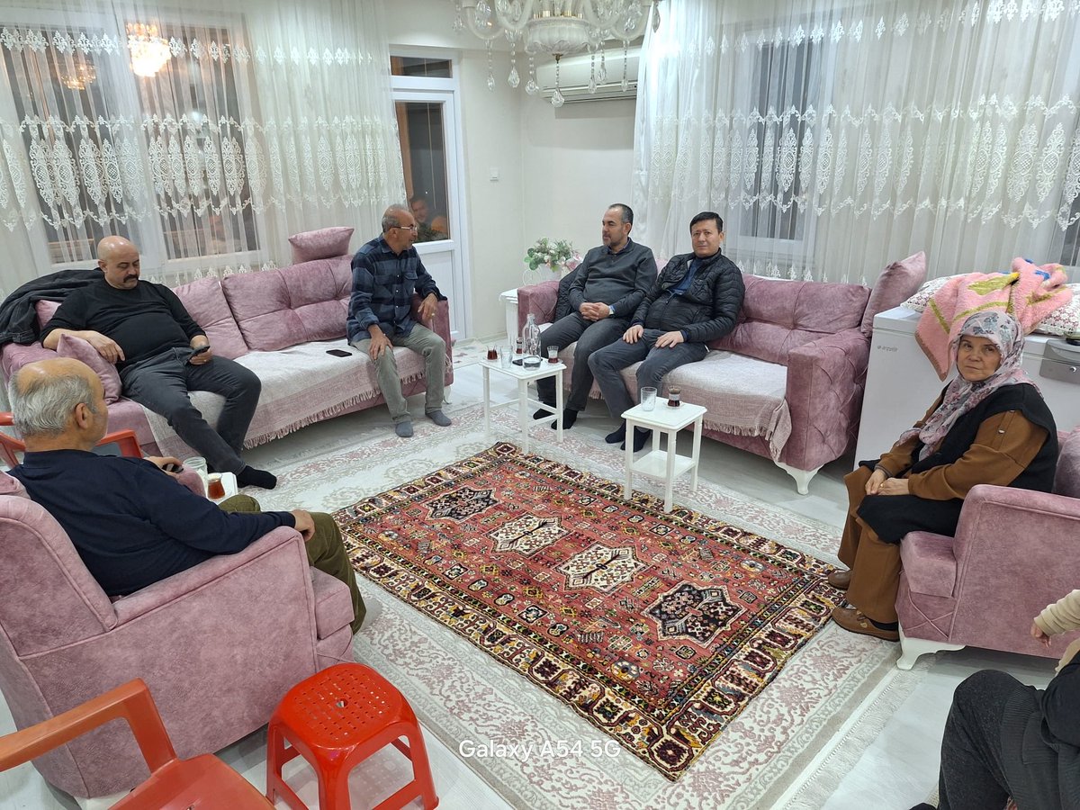 avyunusgunal's tweet photo. 📍Muratpaşa
Sarısu Mahalle Başkanımız Mustafa Çetin’in vefat eden eniştesi Okay Sırtıkırmızı için taziye ziyaretinde bulunduk.Merhuma Allah’tan rahmet, yakınlarına da başsağlığı diliyoruz. https://t.co/ZXcZt8a7VU