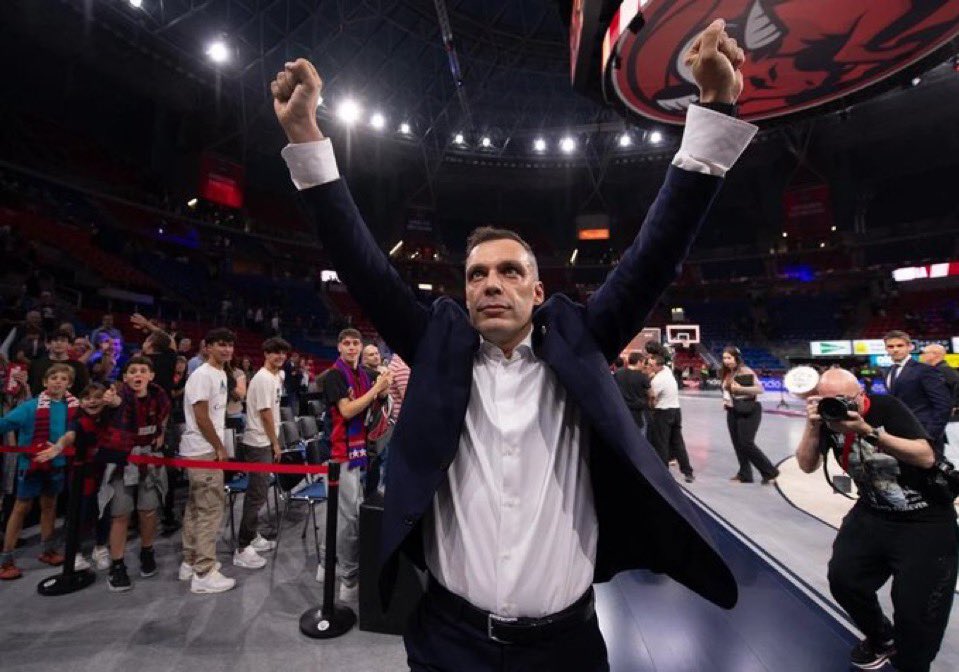 Paolo Galbiati. 

Baloncesto surrealista de puro corazón.