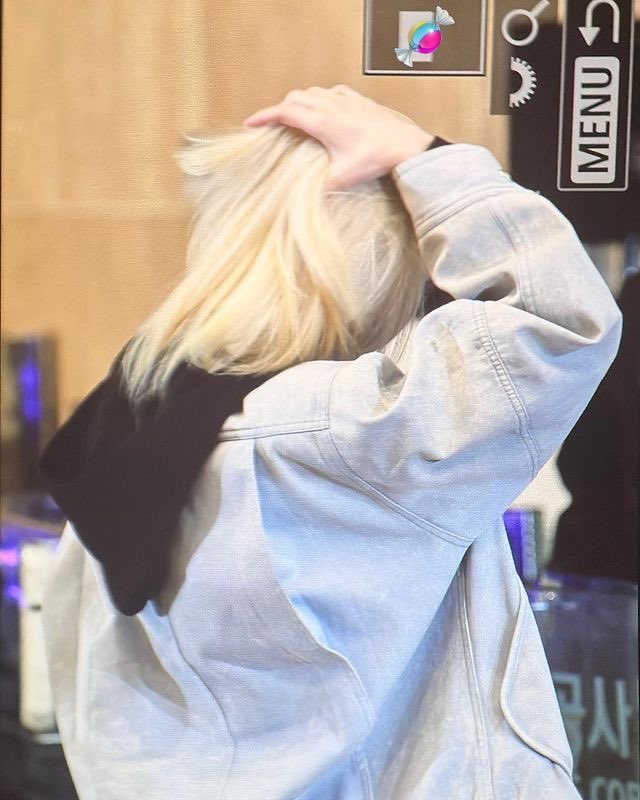 i was thinking on why i found this very attractive from her and then i realised tha im just a girl 😔