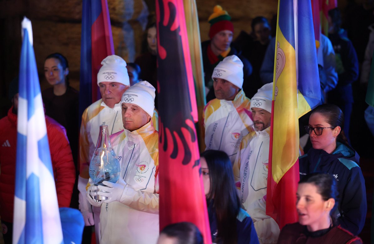 From Lillehammer 1994 to Milano Cortina 2026!

Maurilio De Zolt, Marco Albarello, Silvio Fauner and Giorgio Vanzetta light the Olympic flame in Verona!

#MilanoCortina2026 #ClosingCeremony #Olympics #BeautyInAction