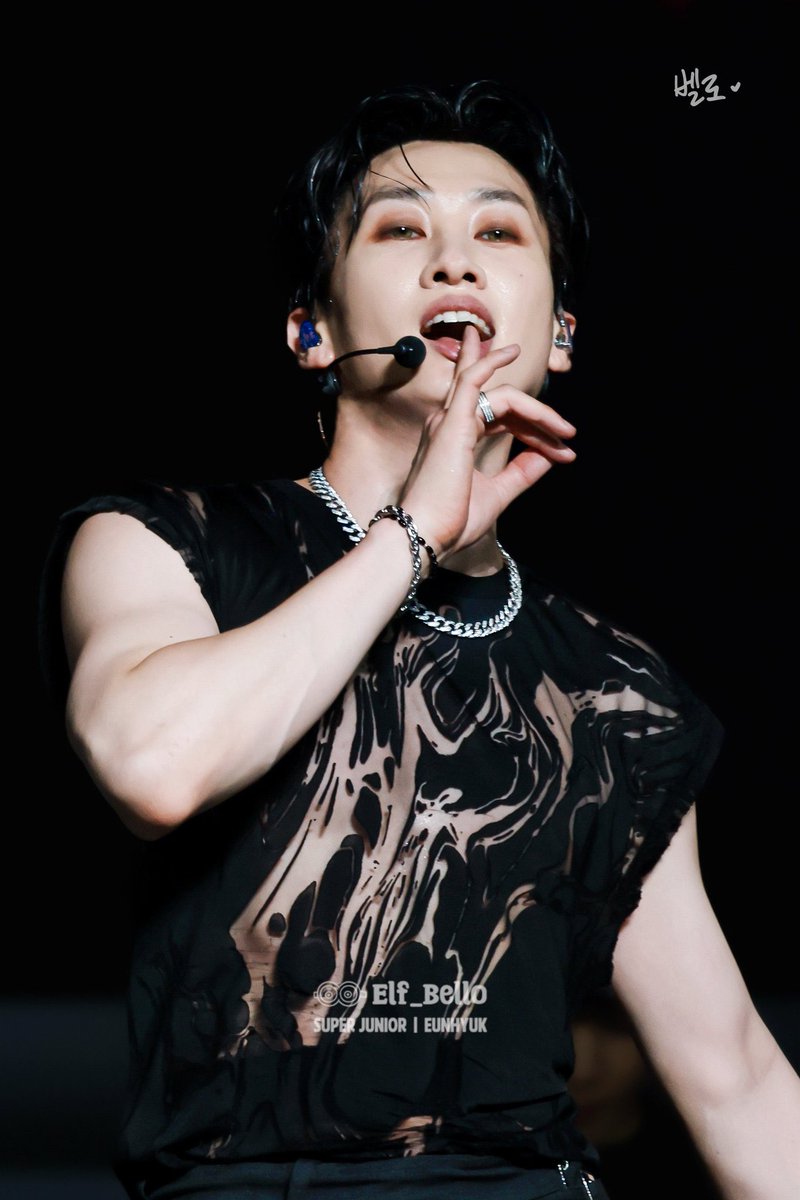 berryhyukjae's tweet photo. EXCUSE ME WHAT THE FUCK?????????????? https://t.co/4pxvlzsSe7
