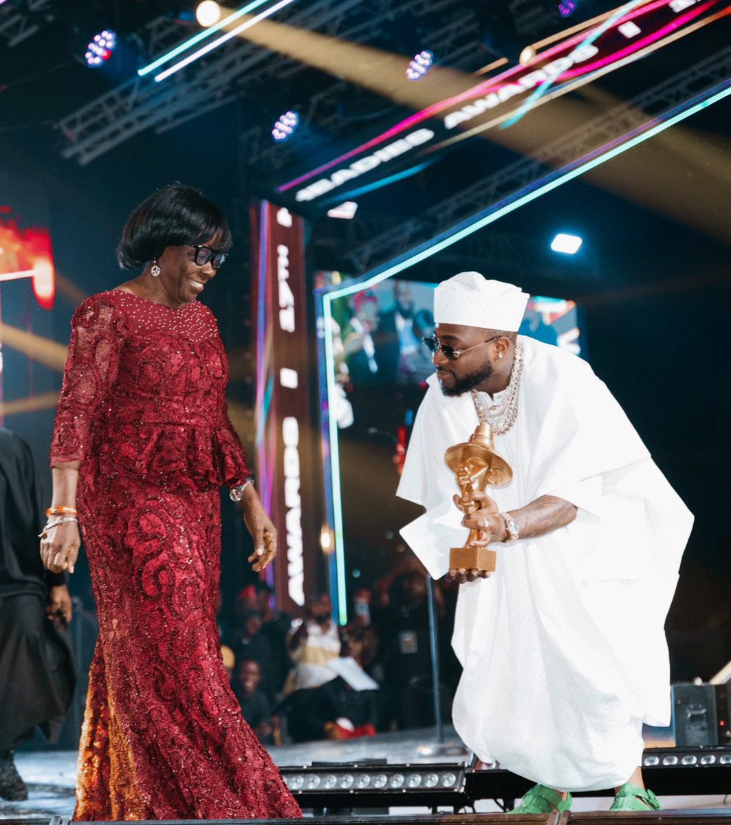 DavidoPolice's tweet photo. One of the coldest afrobeats picture ever🥶👑 https://t.co/EhdhrOfmT4