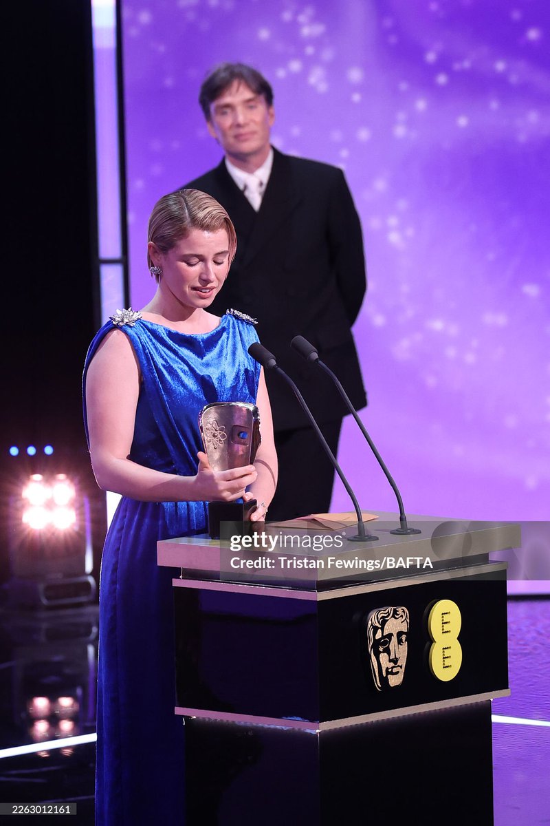 MelosFaber's tweet image. How Cillian Murphy is looking at Jessie Buckley 🥹