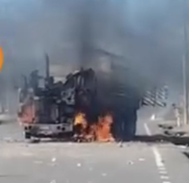 Todos los criminales hacen lo mismo para amedrentar a la ciudadanía. 

CJNG (México)          /     CONAIE (Ecuador)