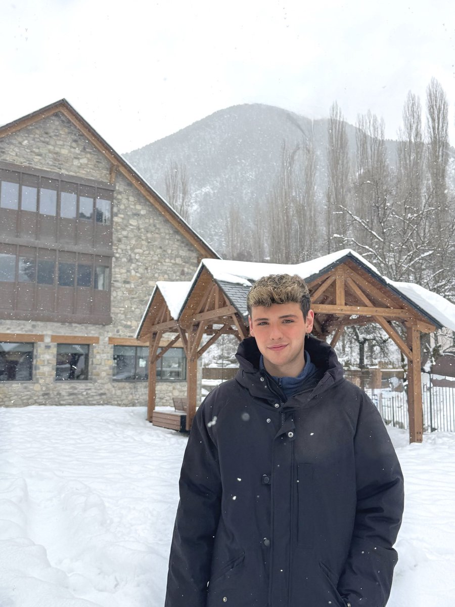 cacoheviia's tweet photo. El mejor viaje del año ❄️❄️ https://t.co/C06NLIrPdx