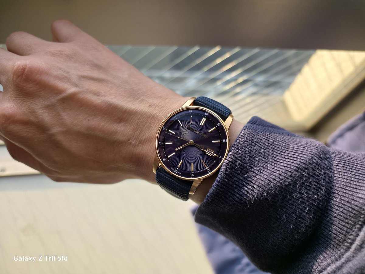 loewe0220's tweet image. みなさん、
おはようございます🙋‍♂

洋服でもネイビーとパープルが
大好きなわたしにうってつけの腕時計⌚✨

#Code1159
#audemarspiguet