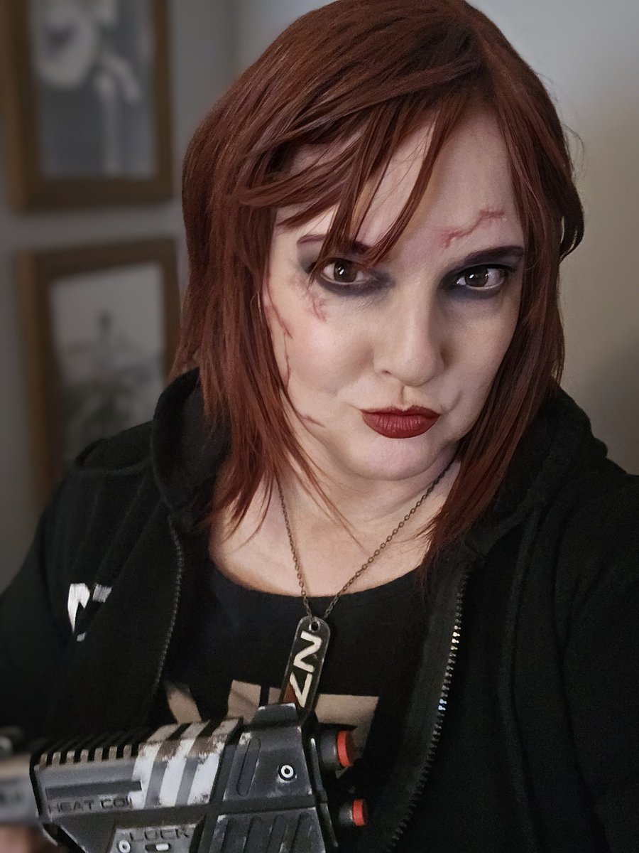 Miss_Beehave 🐝🍯🖤 tweet media