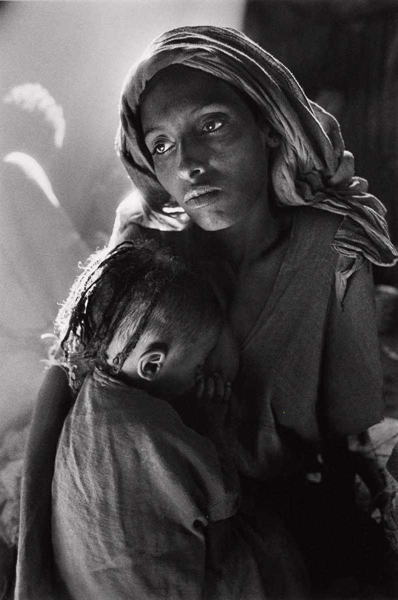 🇪🇹 Refugee Madonna, Korem, Ethiopia, 1984

Photography by Brazilian photojournalist Sebastião Salgado (1944-2025)