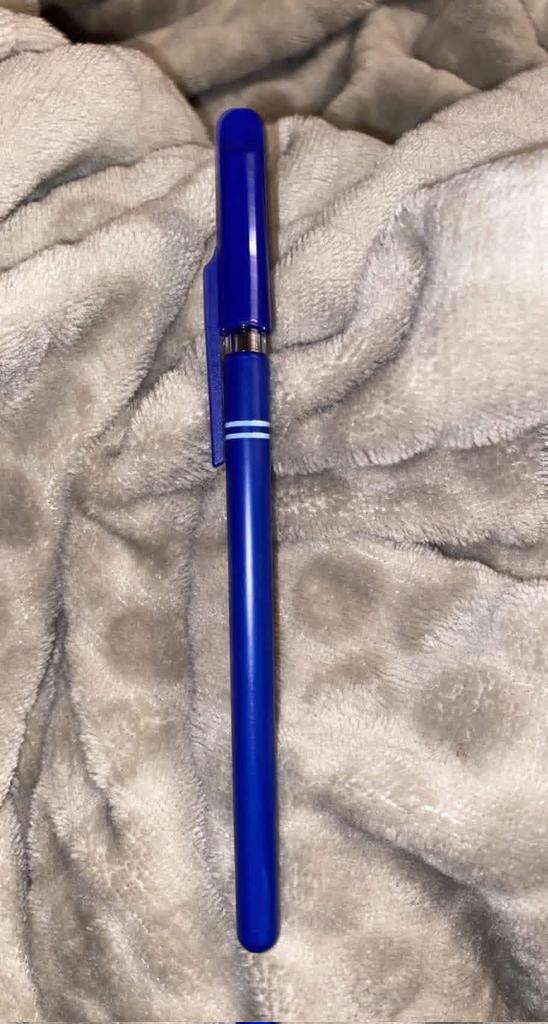 Respectez les gens qui ont vécu 
Le nom du stylo ?