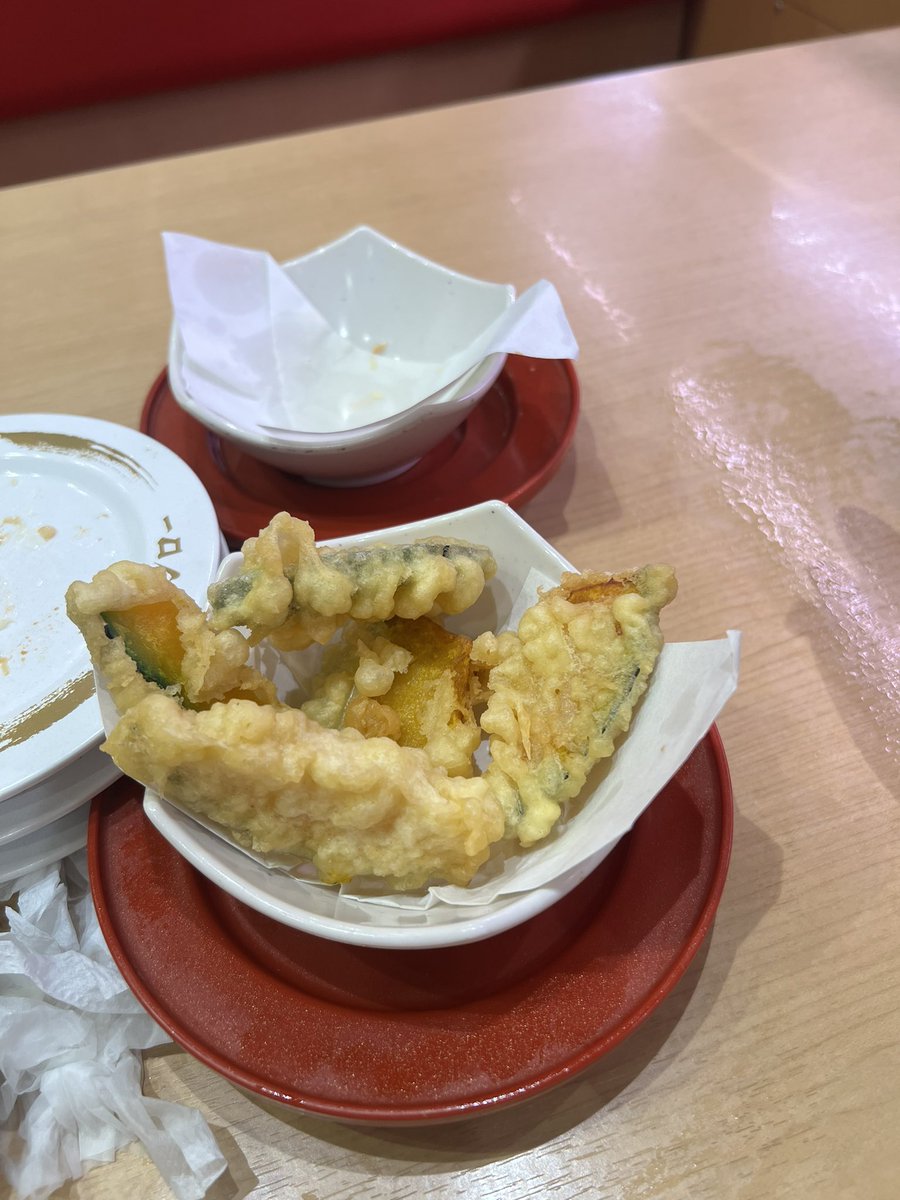 ฟักทองซูชิโระ comeback แล้วฮื่ออออออออ วันนี้กินไปคนเดียว 2 จานเลย สะใจเว้ยย