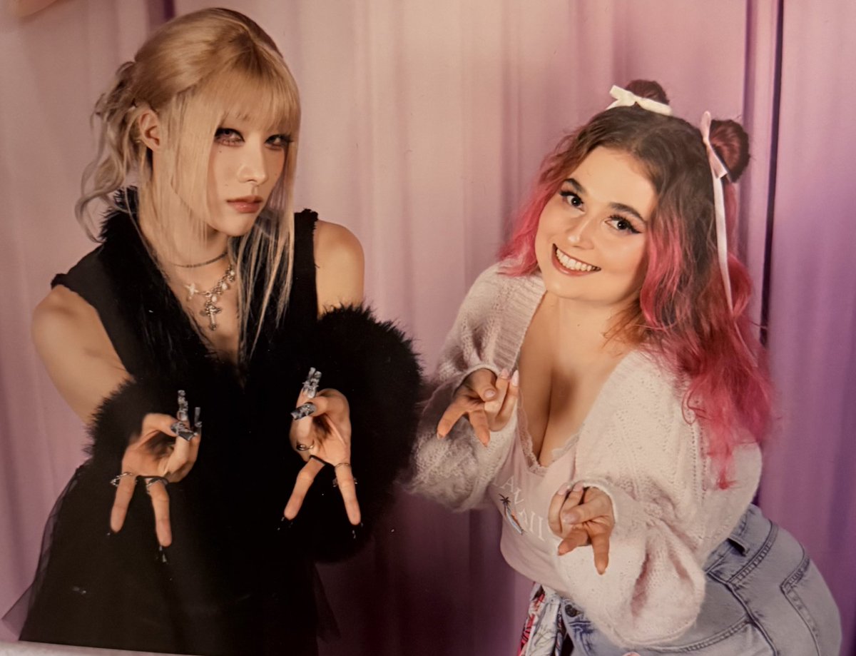 _ryuoka_'s tweet photo. Can’t believe I have a photo with this unreal gorgeous queen 🥹 And they called me pretty 😭❤️
#XLOV #rui https://t.co/MKFevbrtoo