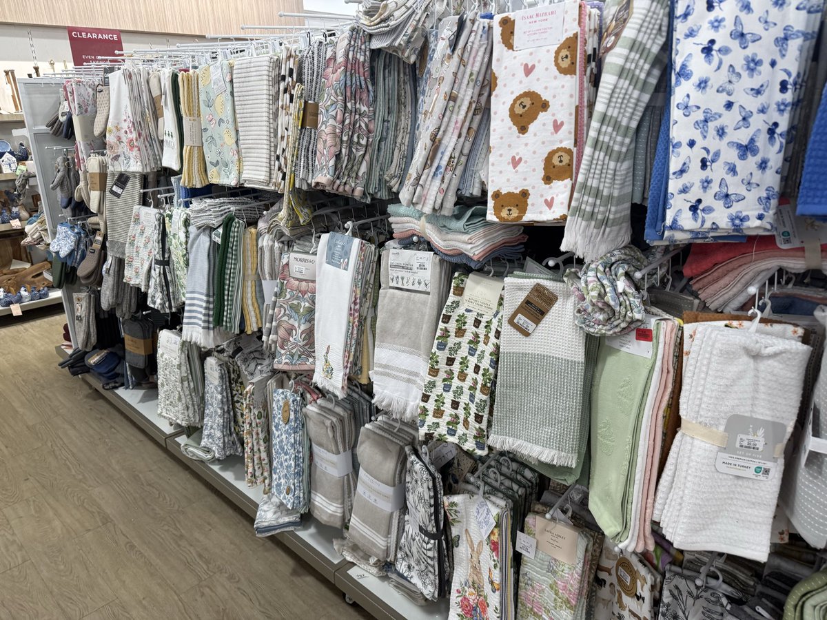 202Swannlake tweet media