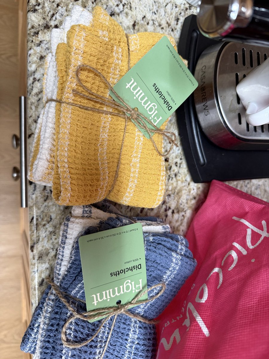 202Swannlake tweet media