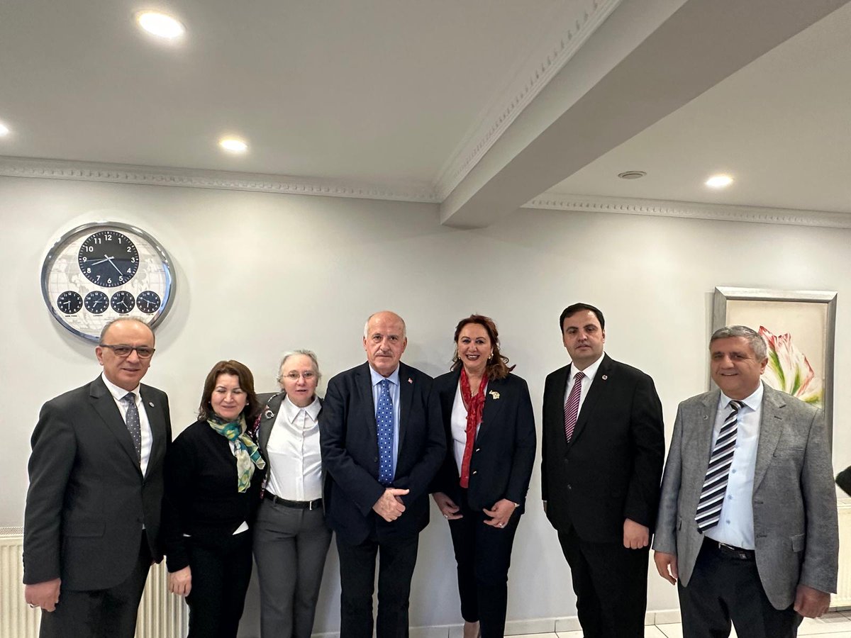 O_PEHLIVANOGLU's tweet photo. Zafer Partisi Sivil Toplum Kuruluşları Çalışmaları Kapsamında "Ramazan Ayı" münasebetiyle düzenlenen etkinliklere partili arkadaşlarımız katılıyorlar...

Bu vesileyle Rumeli Balkan Stratejik Araştırmalar Merkezi (Rubasam) ile İstanbul Rumeli Balkan Kadınları Derneği (Rubakad) tarafından düzenlenen iftar programına Genel Başkan Yardımcımız Nazif Okumuş, İstanbul İl Başkan Yardımcımız Tarkan Güler ve STK Komisyonu Üyemiz Melek Tabak partimizi temsilen katıldılar...

Genel Başkan Yardımcımız Nazif Okumuş Genel Başkanımız Ümit Özdağ'ın selamlarını ileterek partimizin Balkanlara dönük çalışmalarını ifade etti.

Genel Başkan Başdanışmanımız ve birlikte STK çalışmaları yaptığımız Erkan Uzun SİVKON (Sivas Konfederasyonu) gerçekleştirilen geleneksel  iftar proğramına @beyogluzaferp ilçe başkanlığımız ile birlikte katılım katılarak partimizi temsil etti.
Zafer Partisi'nin tüm teşkilatları Ramazan münasebetiyle halkımızla birlikte olmayı sürdürüyor.
@umitozdag 
@zaferpartisi 
@tarkan1881 
@MelekTABAK 
@ZeynepHL_66 
#NazifOkumuş
@HGokalpKucuk 
#IşıkAhmet
@FerruhOzkan57 
@IsmailLayic 
@EleskovicHanna