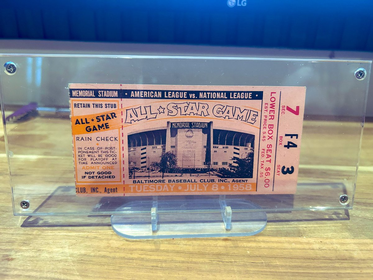 1958 hat & box Comes with box & purchase ticket. Couple movie tickets box office hi-res stock photography and  main image 2