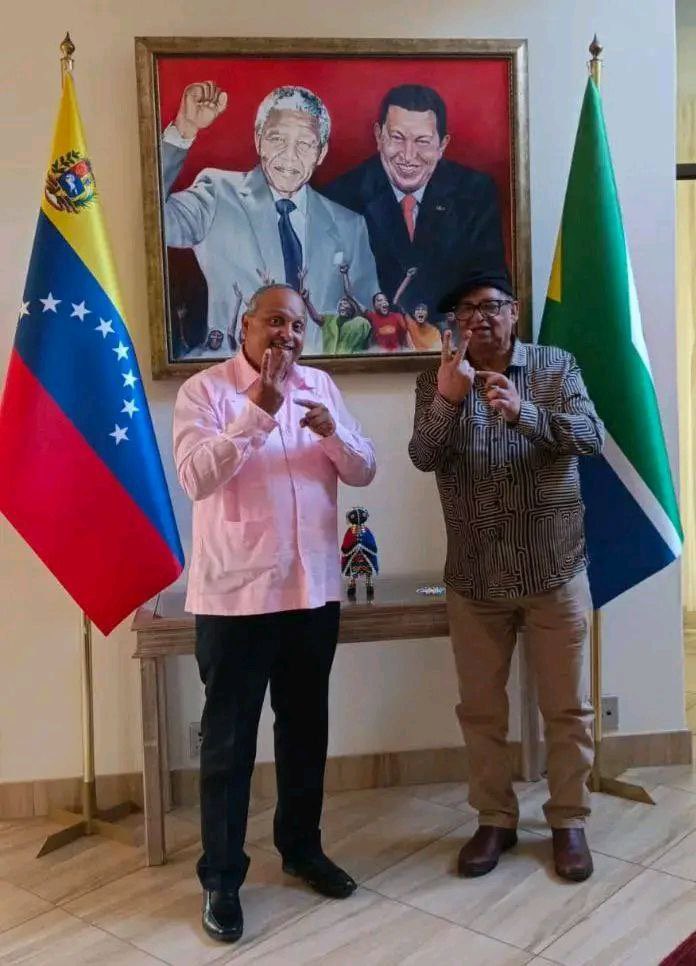 GMarquezS's tweet image. 🇻🇪🤝🇿🇦 El #20Febrero, recibimos en la Embajada de Venezuela en Pretoria al Sr. Mogamad Hendricks, Presidente del partido Al Jama-ah y Viceministro de Desarrollo Social de Sudáfrica.

Su visita reafirma la hermandad entre los pueblos libres del mundo y su solidaridad con nuestra