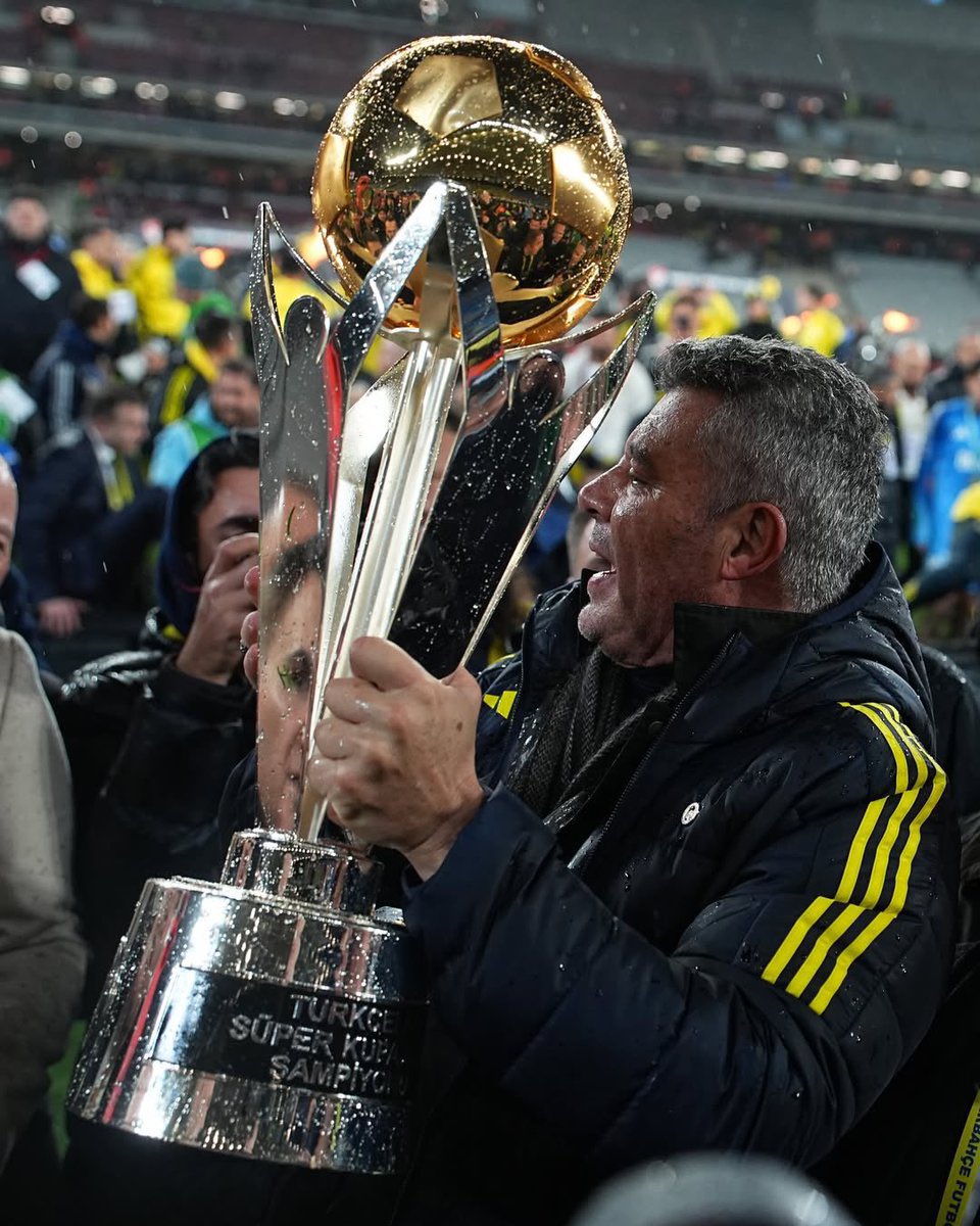 📮 Adam başkan olalı 6 ay olmadı ama 6. kupasını aldı. Şakasız, bu gidişte kimseye kupa bırakmayacak. 

🏆 Futbol Süper Kupa

🏆 Erkek Basketbol Cumhurbaşkanlığı Kupası

🏆 Erkek Basketbol Türkiye Kupası

🏆 Voleybol Şampiyonlar Kupası

🏆 Kadın Basketbol Türkiye Kupası

🏆 Kadın