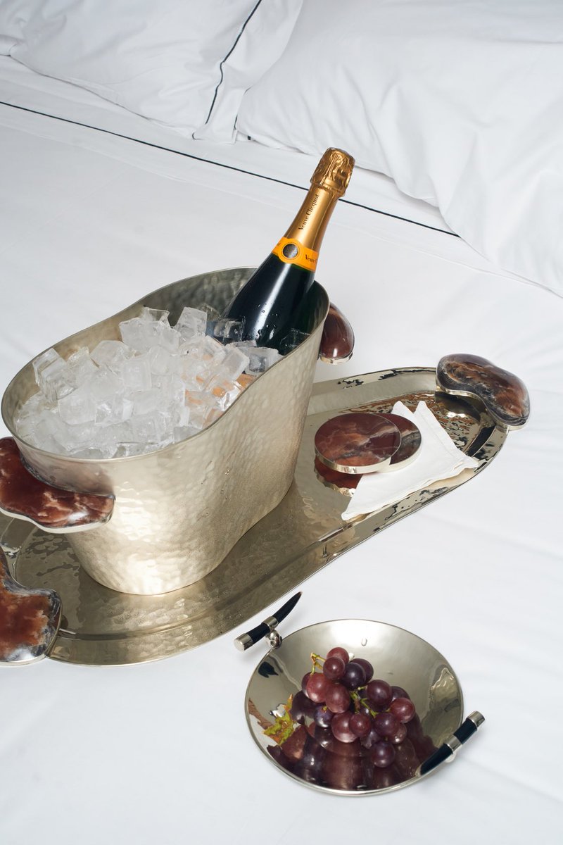 airedelsurstore's tweet image. Lacar Collection 
Handcrafted in Argentina, where tradition, material and time converge.

An AIREDELSUR experience shaped by artisans, not by machines.

#airedelsur #airedelsurstore #airedelsurstudio