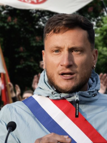 Quand même 1 bonne nouvelle : imaginez les membres "Jeune Garde" comprenant que Raphaël Arnault les a exploités, et préféré les trahir pour conserver ses indemnités de député, plutôt que démissionner. 

Les cocus, comptez vous ! 😀