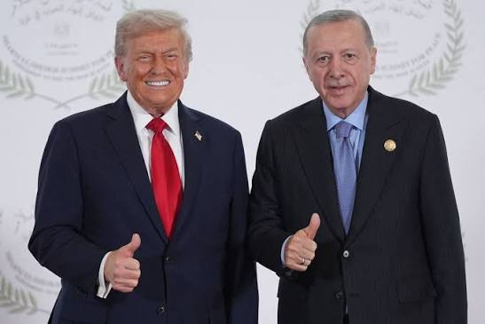 🇹🇷 🇺🇸 Son dönemin en çarpıcı iddiası: Türkiye ile ABD arasında 500 milyar dolarlık kapsamlı bir “Stratejik Enerji Planı” imzalanabilir.

Enerji, finans ve boru hatlarında geniş çaplı ortaklık; Türkiye’nin Avrupa’ya enerji geçişinde ana merkez haline gelmesi ve CAATSA dahil
