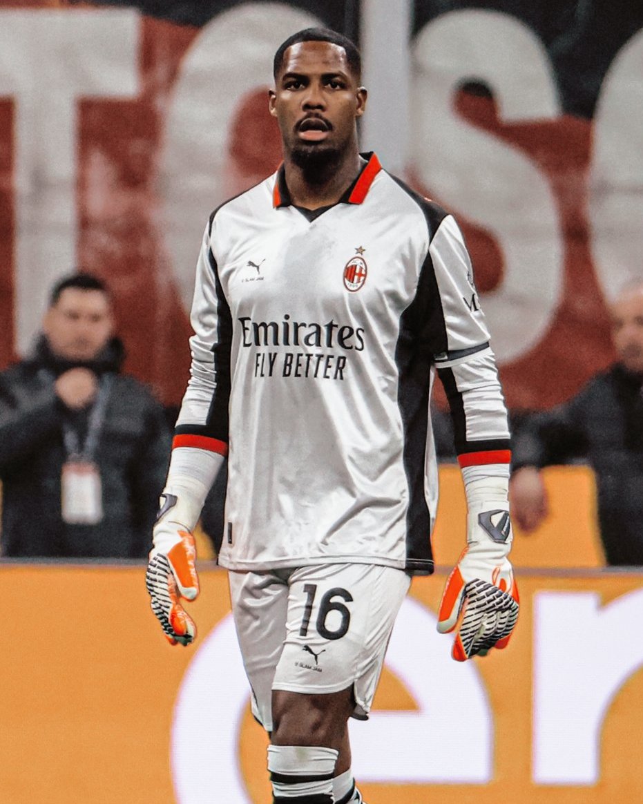 topdrawer_kits's tweet photo. The fourth kit curse strikes again.
AC Milan debuted their kit in collaboration with Slam Jam in a 1-0 defeat to Parma this evening, following Juventus who also lost in their newly released fourth kit yesterday.
#ACMilan #SlamJam #Juventus #SerieA https://t.co/a6eHybr5Q3