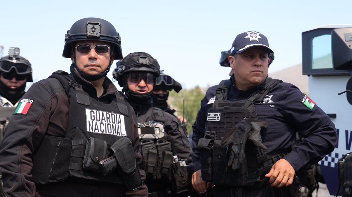 247NoticiasMich's tweet photo. La Guardia Civil se mantiene en despliegue operativo encabezado por el secretario, José Antonio Cruz Medina quien coordina las acciones en territorio, ante los hechos registrados en distintas regiones del estado.

Los trabajos han permitido liberar 24 vialidades, para ello, continua la presencia y coordinación con autoridades municipales, estatales y federales, para restablecer el orden y proteger a la ciudadanía.

Se llama a la población a mantener la calma y estar informados por canales oficiales para evitar la desinformación.🚨🚓

#247NoticiasMichoacán #Seguridad #Michoacán