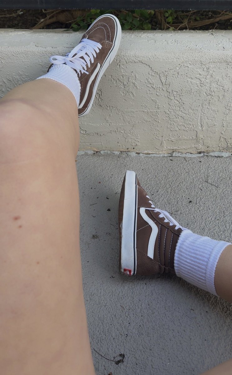 MissET_Blue's tweet photo. Brown is a vibe
#vans #hightopvans #smallfeet #footfetish #vansfetish #sneakers https://t.co/A34dDJcjgv